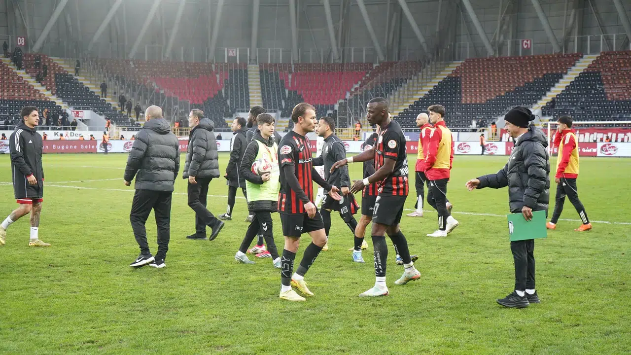 Uğur Uçar’dan Futbolculara Mesaj