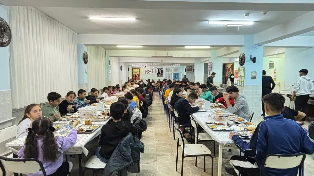 Köy Okulu Öğrencileri İftarda Buluştu