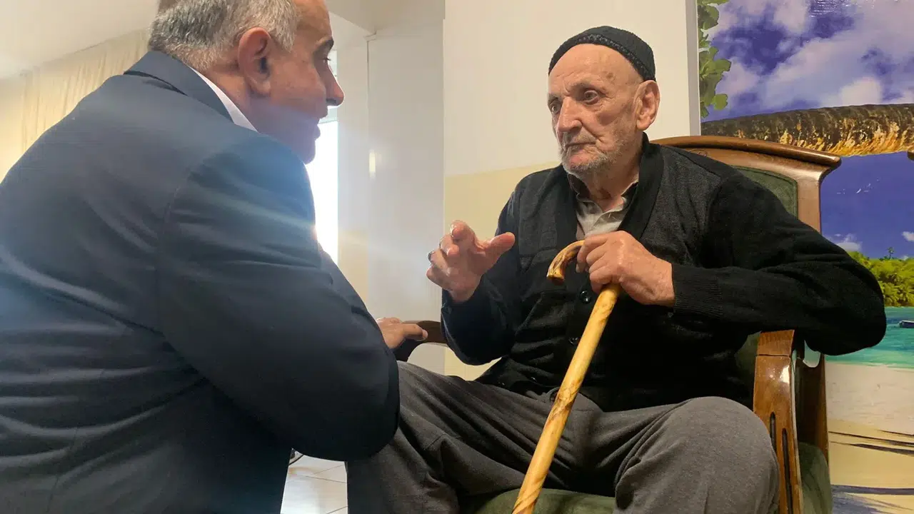 Ak Parti’den Ulu Çınarlara Bayram Vefası