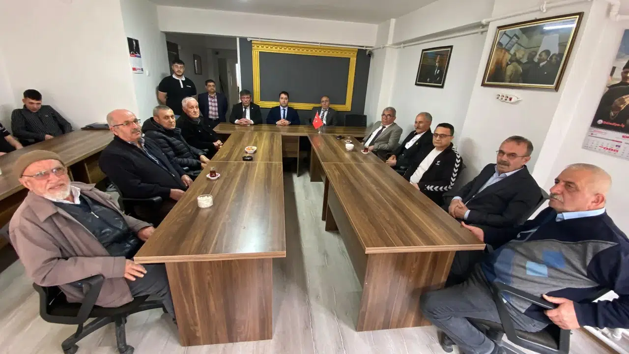 İYİ Partililer Parti Binasında Bayramlaştı