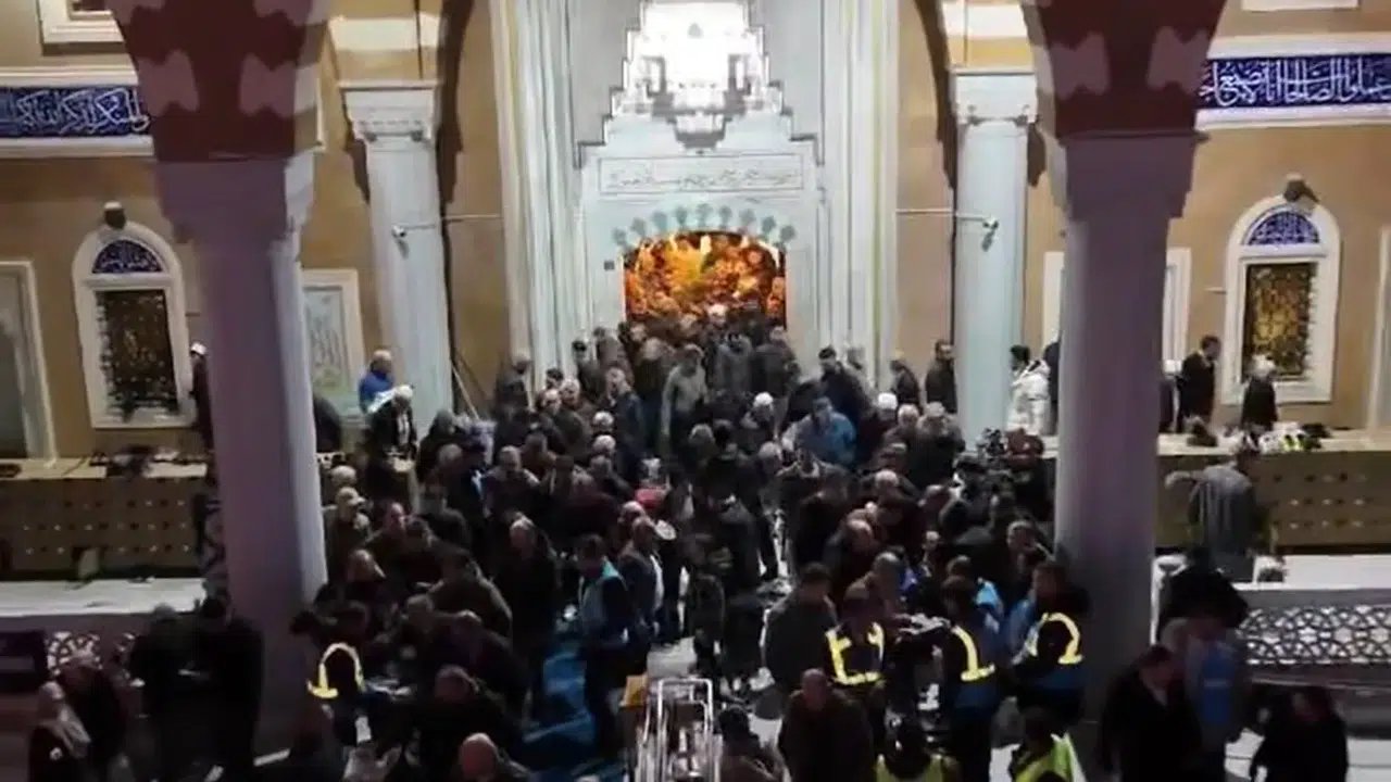 Kadir Gecesi Coşkusu Camilere Sığmadı