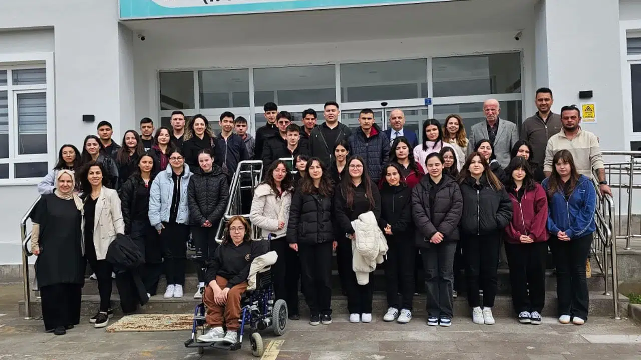 Özel Eğitimde Farkındalık İçin Liseler Tek Yürek O…
