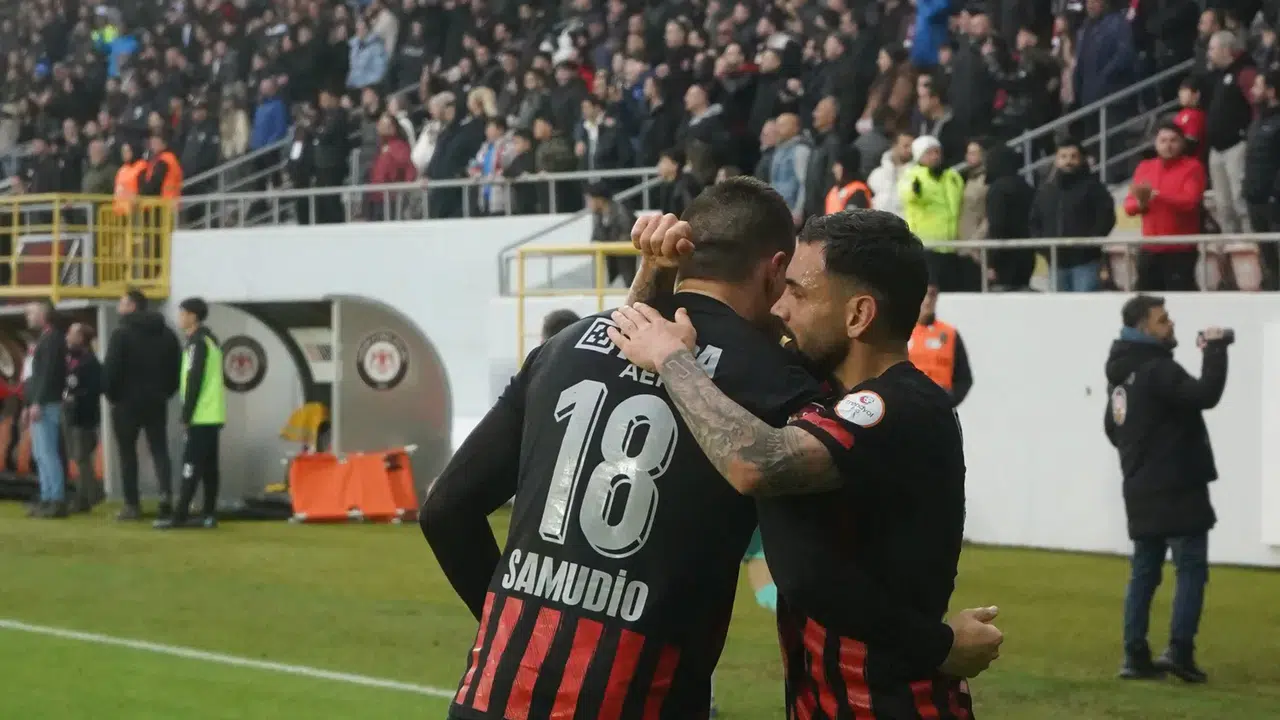 Rakip Oyuncu Çorum FK’nin Golüne Böyle Sevindi