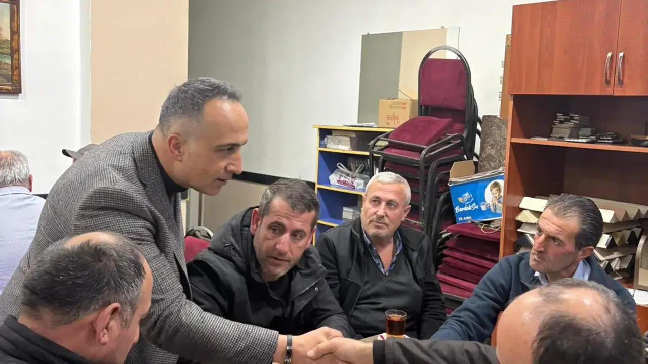 Kahvehanelerde Vatandaşın Sorunlarını Dinledi