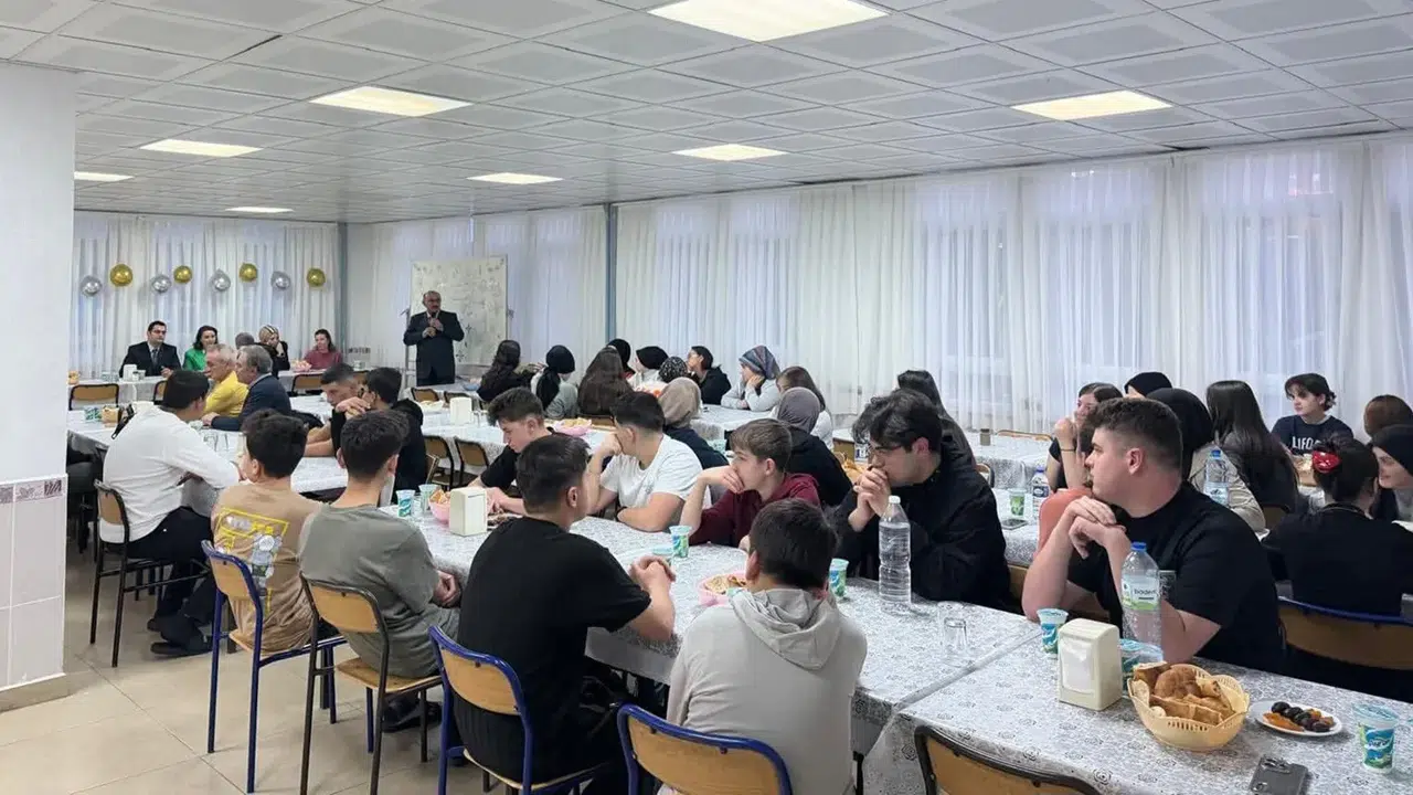 Kaymakamlar Öğrencilerle İftarda Buluştu