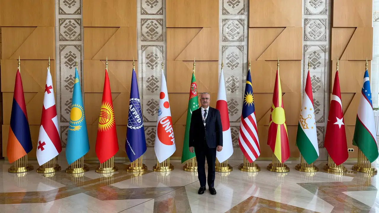 Ahlatcı, Aşkabat’ta