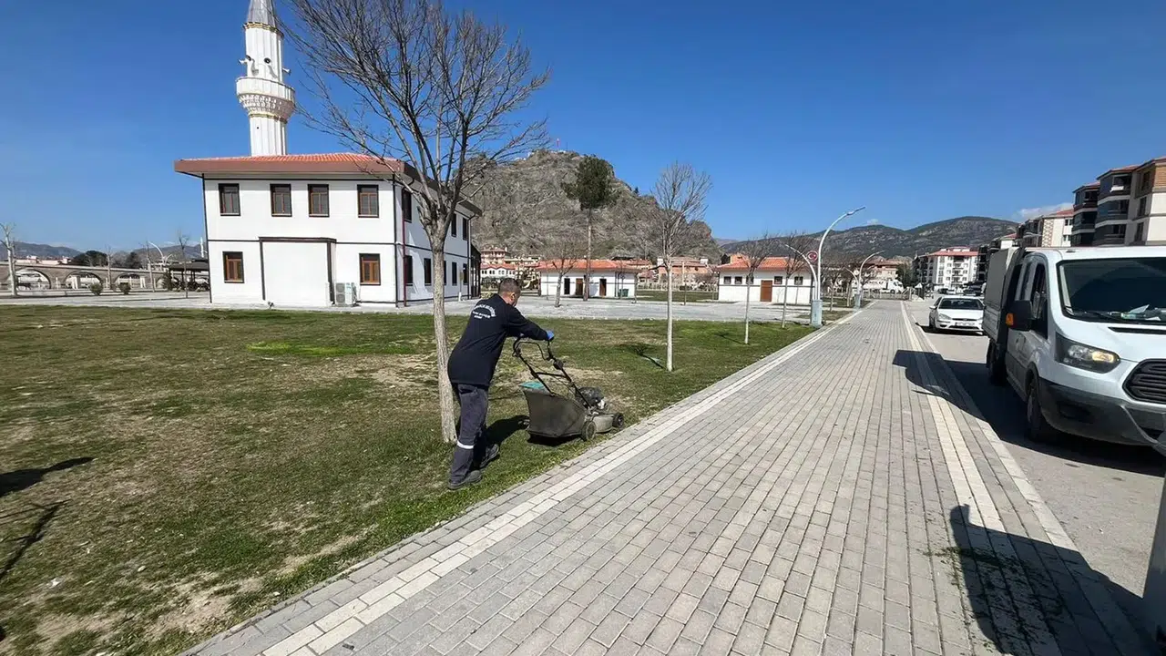Yeşil Alanlar ve Tarihi Mekanlara Bakım