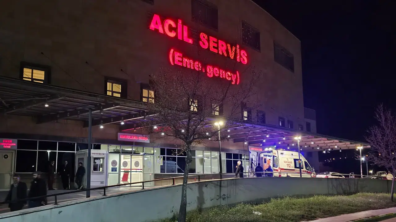 Bıçaklandı, Kendi Çabasıyla Hastaneye Koştu