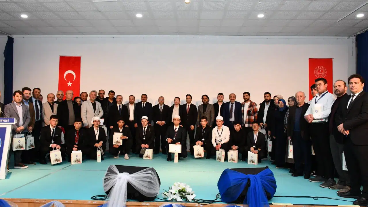 Ezanı Güzel Okumak İçin 12 İlden 24 Öğrenci Yarıştı