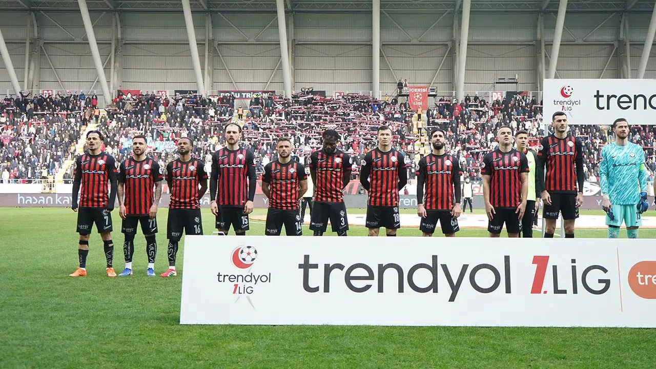 Kırmızı-Siyahlılarda En Çok Şutu Kim Atıyor, Topu En Çok Kim Kazanıyor ?