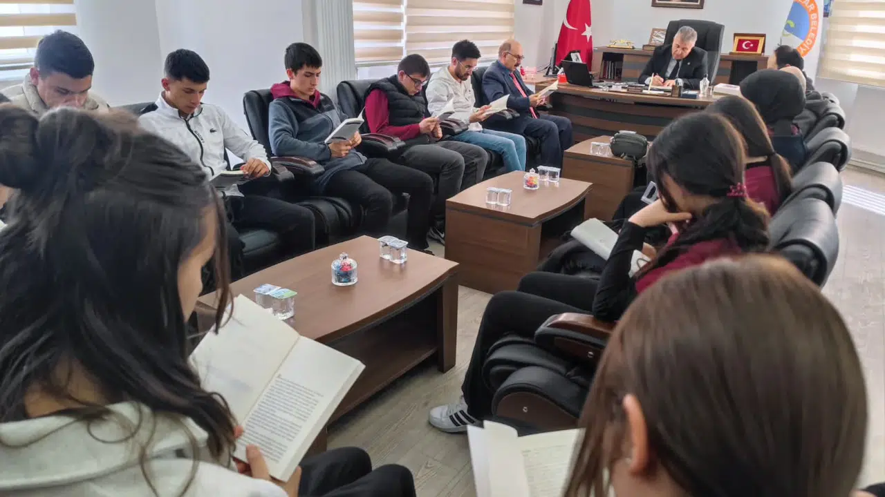 Başkan Cebeci, Öğrencilerle Kitap Okudu
