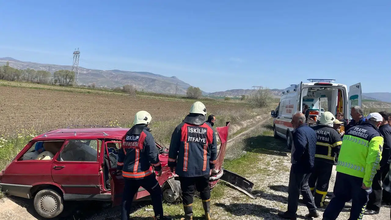 Araçlar Birbirine Girdi, Yaralılar Var