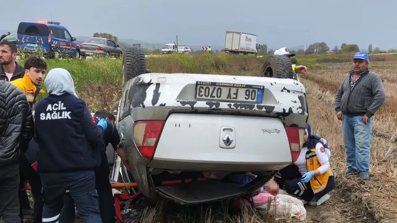 Otomobil Çeltik Tarlasına Uçtu
