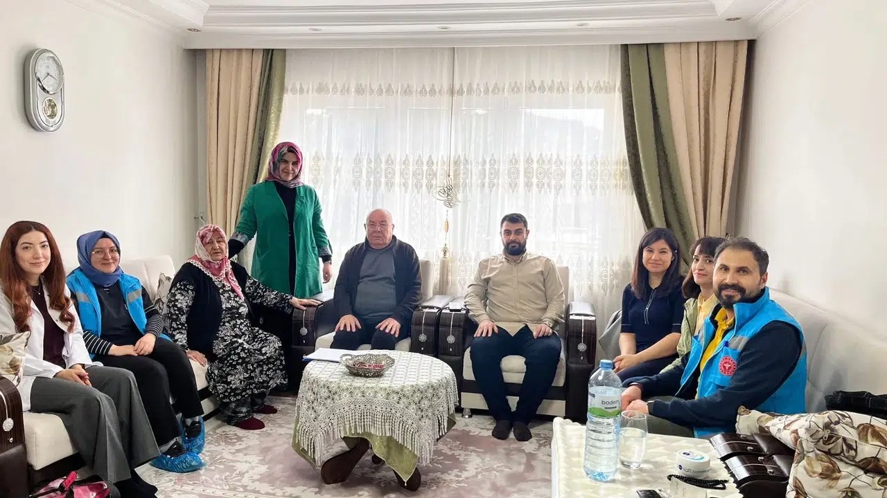 Evde Sağlık Ekipleri Yaşlıları Yalnız Bırakmadı