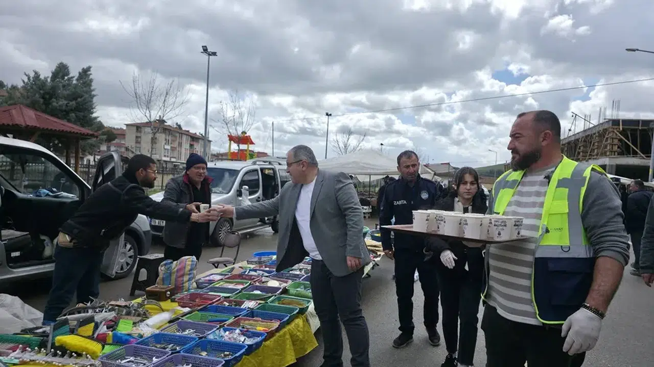 Pazar Esnafı ve Halka Sıcak Çorba İkramı