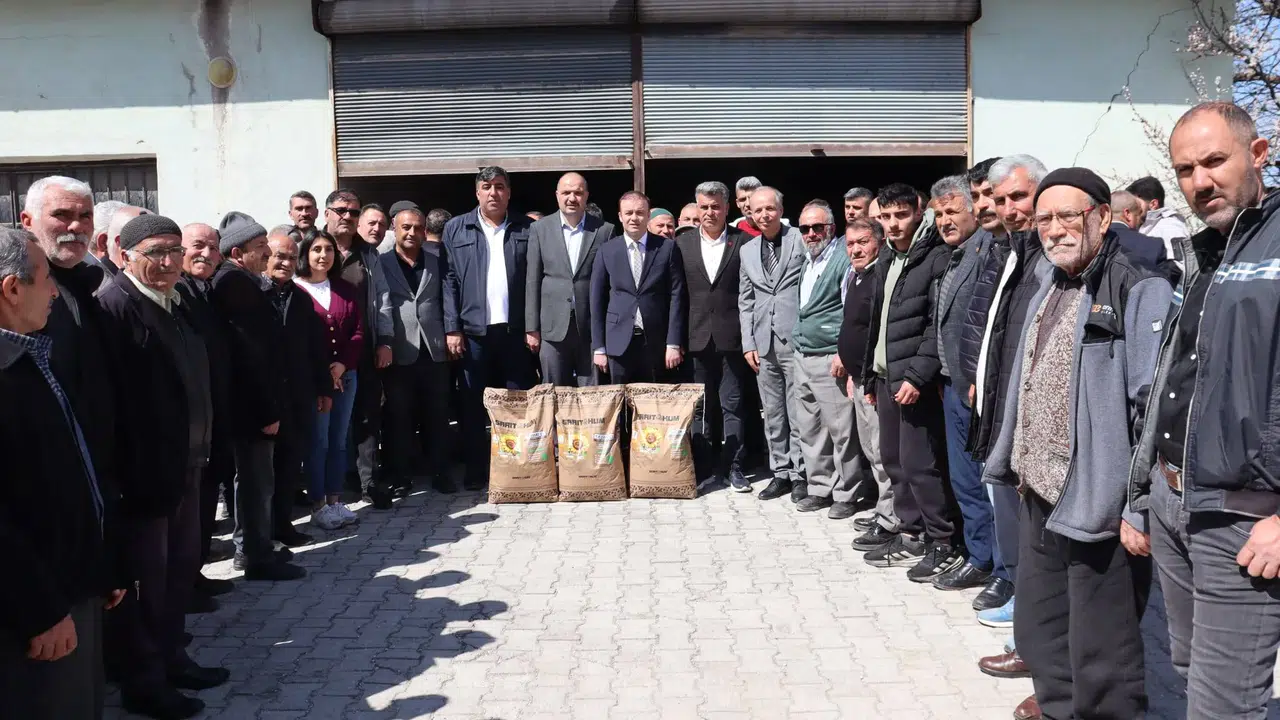 Çiftçiye Yüzde 50 Hibeli Ayçiçeği Tohumu Desteği