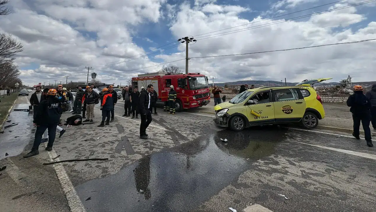 Rakip Takımın Futbolcuları Kaza Yaptı