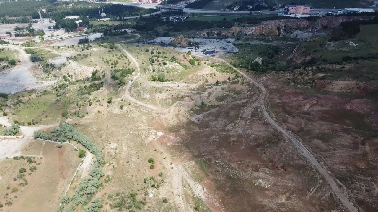 Çimento Arazisi Tartışması