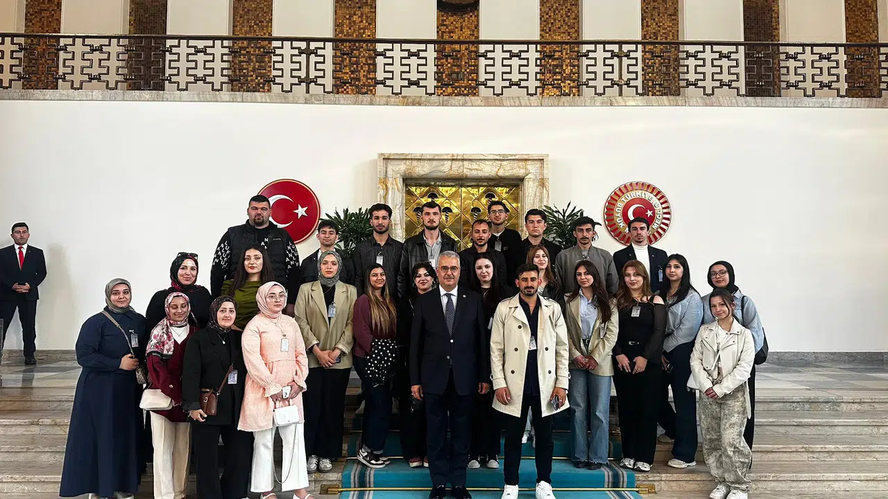 Gençleri TBMM’de Ağırladı
