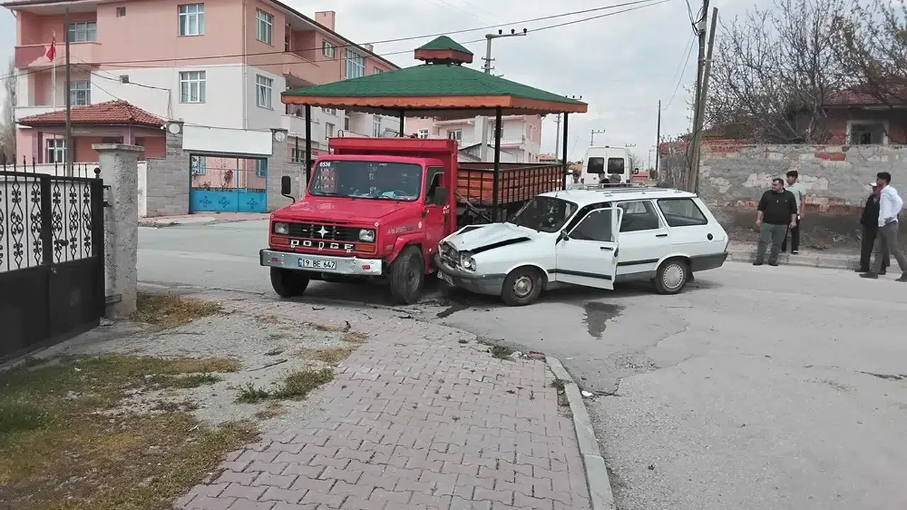 Trafik Kazası Geçiren Kişi Yapılan Müdahalelere Rağmen Kurtarılamadı