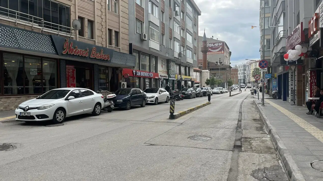 Kulaksız Sokak Esnafı Çözüm İstiyor