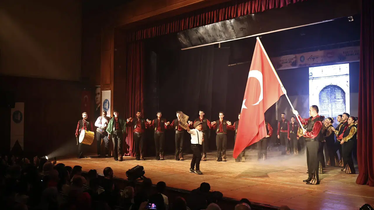 19 Mayıs Coşkusu Halk Oyunlarıyla Sahneye Taşındı