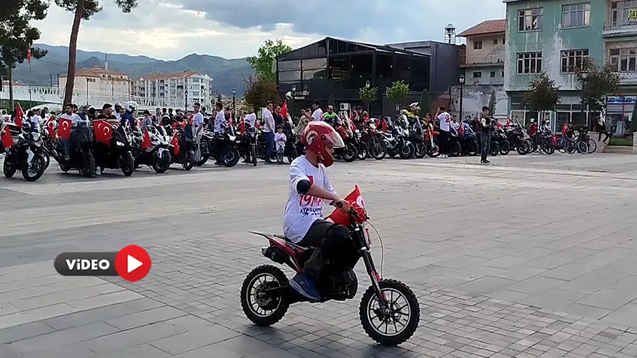 Motosikletlilerden 19 Mayıs Konvoyu