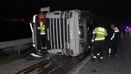 TIR Refüje Devrildi: 1 Yaralı