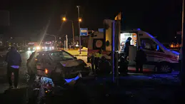 Hafif Ticari Araç ile Otomobil Çarpıştı