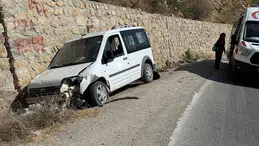 Hafif Ticari Araç Duvara Çarptı