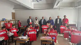 Çetinkaya, Öğrencilere Forma Hediye Etti