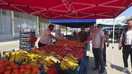 Ünlü, Pazar Esnafıyla Buluştu