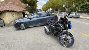Motosiklet İle Otomobil Çarpıştı