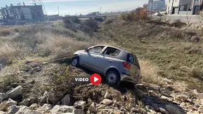 Otomobil Taşlık Alanda Asılı Kaldı