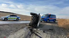 Otomobil Devrildi, 2 Kişi Yaralandı