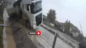 Yol Vermek İsterken Kanala Devrildi
