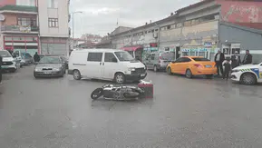 Motosiklet ile Minibüs Çarpıştı
