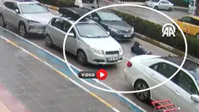 Otomobil Yayaya Böyle Çarptı