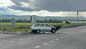 Çorum'da Çarpışan İki Otomobildeki 7 Kişi Yaralandı