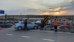 İki Otomobil Çarpıştı, Yara Almadan Kurtuldular