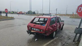 İki Otomobil Çarpıştı: 4 Yaralı