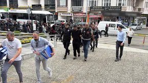 Kendilerini Noter Olarak Tanıtıp Dolandırdılar