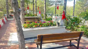 Sungurlu Şehitliğinde Bakım ve Çiçeklendirme Çalışması Yapıldı