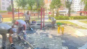 Sungurlu'da Kaldırım ve Yol Kenarlarında Temizlik Çalışması