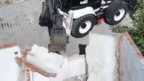 Metruk Binaların Yıkımı Devam Ediyor