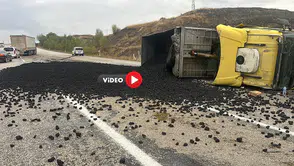 Çorum-Yozgat Kara Yolunda Tır Devrildi