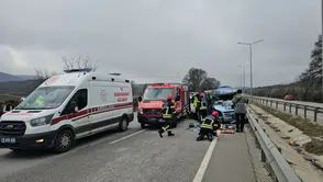 Minibüs, TIR’a Ok Gibi Saplandı