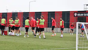 Kırmızı-Siyahlılarda İzin Uzadı