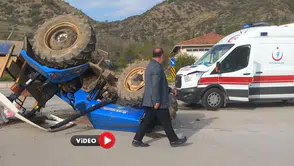 Ambulansla Traktör Birbirine Girdi