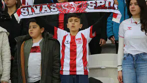 Deplasman Tribünü Doluyor Mu ?